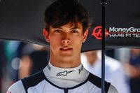 Bearman pone la mira en tratar de competir con Verstappen tras hartarse de Hamilton