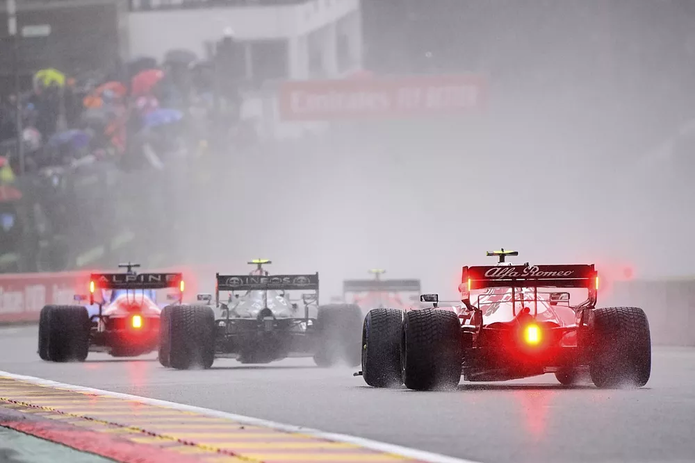 Fernando Alonso, Alpine A521, Valtteri Bottas, Mercedes W12, Antonio Giovinazzi, Alfa Romeo Racing C41