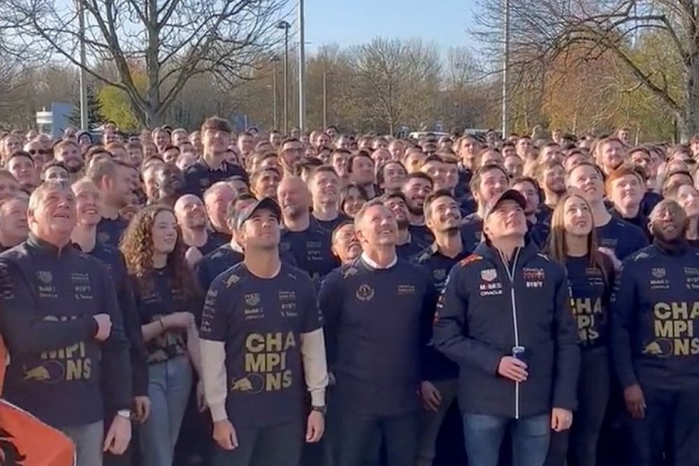 Red Bull celebra sus títulos de F1 en Milton Keynes