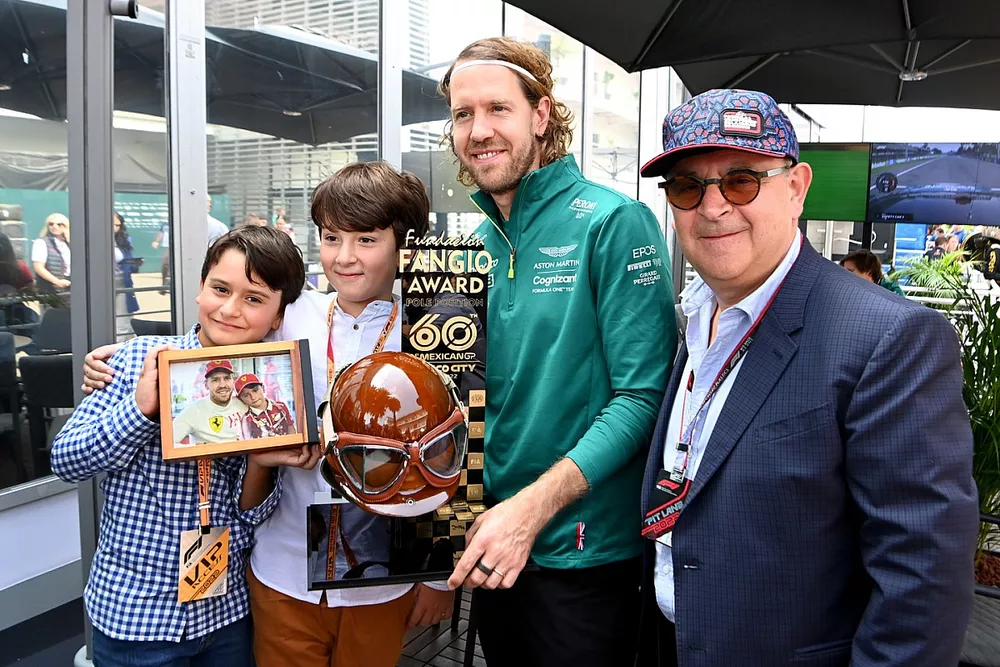 Sebastian Vettel, Aston Martin con el premio