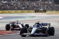 Los temerarios e impunes adelantamientos de Ocon y Zhou en Austin