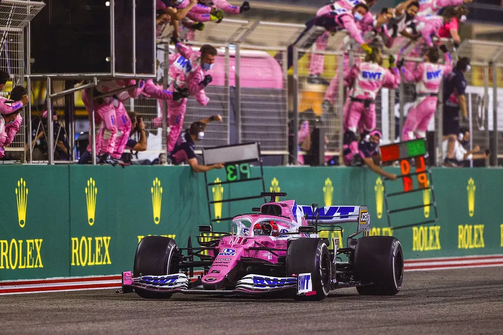Ganador Sergio Pérez, Racing Point RP20, se lleva la victoria
