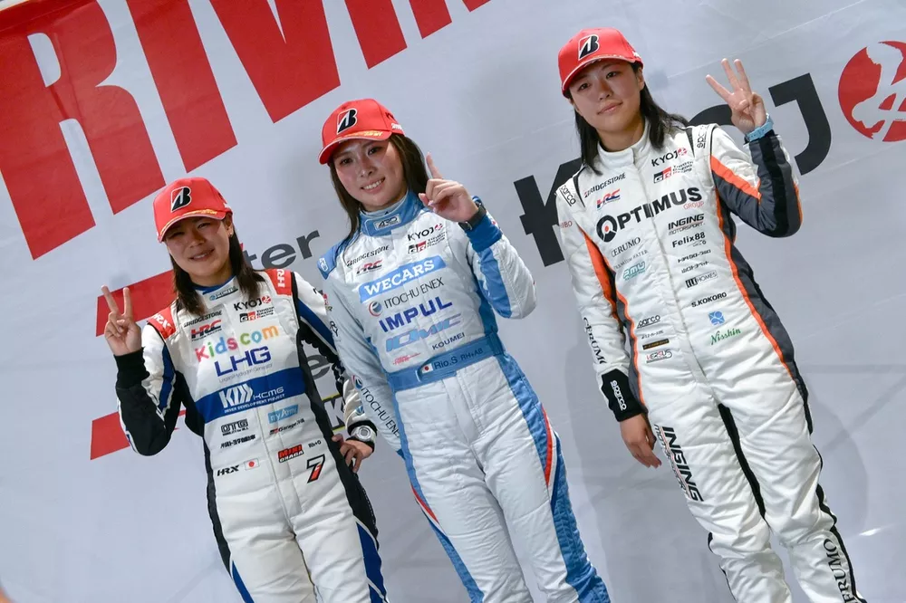 下野璃央(Dr.Dry with ITOCHUENEX WECARS TEAM IMPUL),翁長実希(Kids com Team KCMG),佐藤こころ(TEAM OPTIMUS CERUMO・INGING)