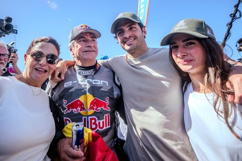 Sainz: "Nunca una victoria me gust&oacute; m&aacute;s que la de mi padre en el Dakar"