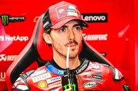 Bagnaia: "Un piloto no puede intentar adelantar a dos desde el piano"