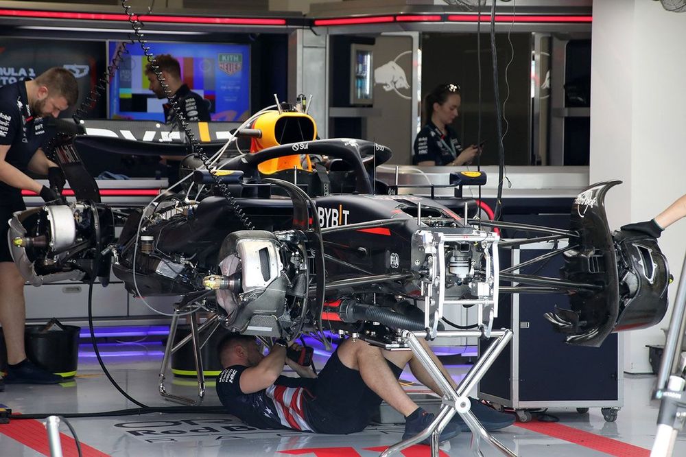 El Red Bull Racing RB20 en el garaje 
