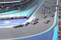 VIDEO: el arriesgado movimiento de Checo Pérez en Miami que le costó su posición