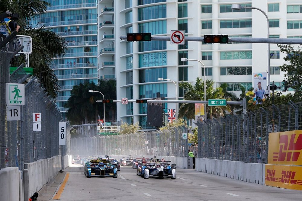 Race start, Jean-Eric Vergne, Andretti Motorsport Spark-Renault SRT_01E leads Nicolas Prost, E.dams