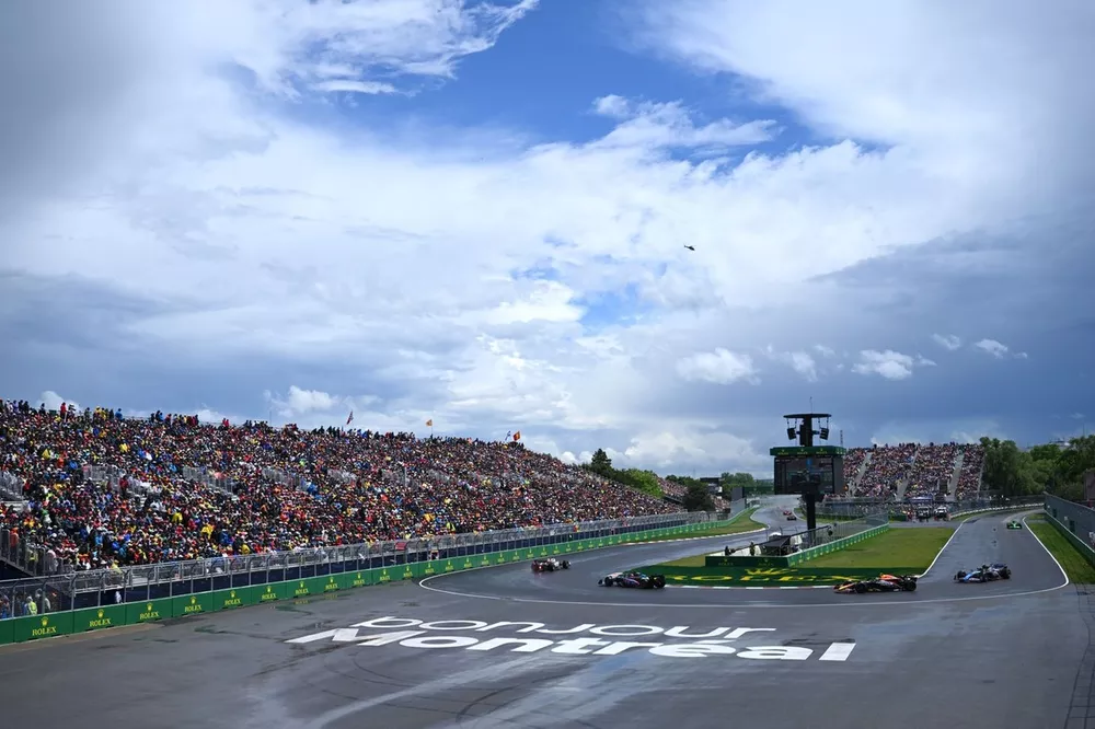 Kevin Magnussen, Haas VF-24, Esteban Ocon, Alpine A524, Sergio Perez, Red Bull Racing RB20