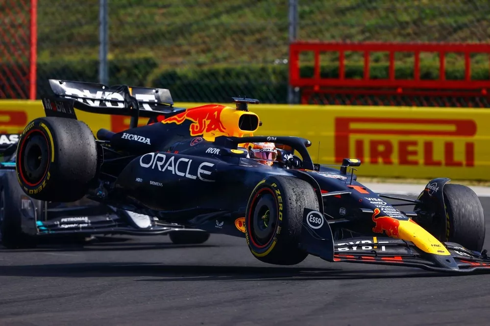 Max Verstappen, Red Bull Racing RB20, Lewis Hamilton, Mercedes F1 W15, collide
