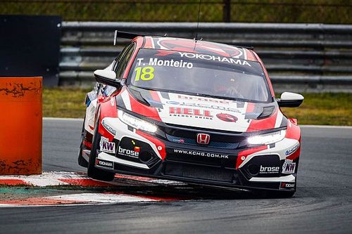 Pole para Monteiro y triplete de Honda en casa bajo la lluvia