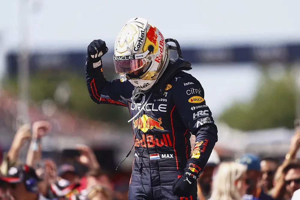Max Verstappen, Red Bull Racing, 1e positie, viert feest bij aankomst in Parc Ferme