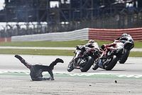 Quartararo: "Rins perdi&oacute; la rueda trasera, cort&eacute; y la moto se volvi&oacute; agresiva"