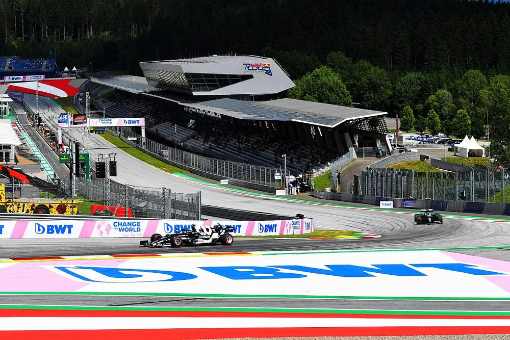 Yuki Tsunoda, AlphaTauri AT02, Lance Stroll, Aston Martin AMR21