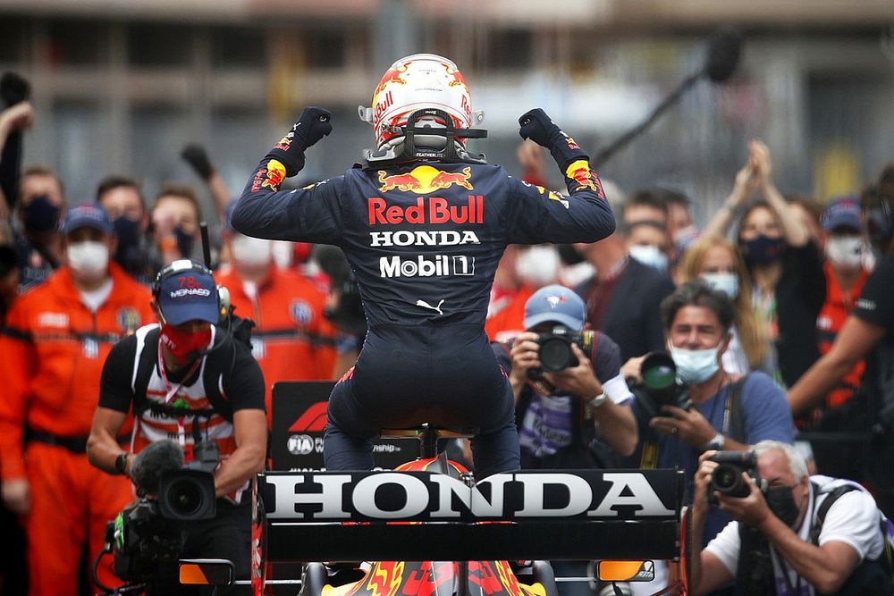 Winnaar Max Verstappen, Red Bull Racing RB16B