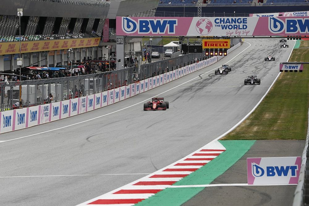 Carlos Sainz Jr., Ferrari SF21, Pierre Gasly, AlphaTauri AT02