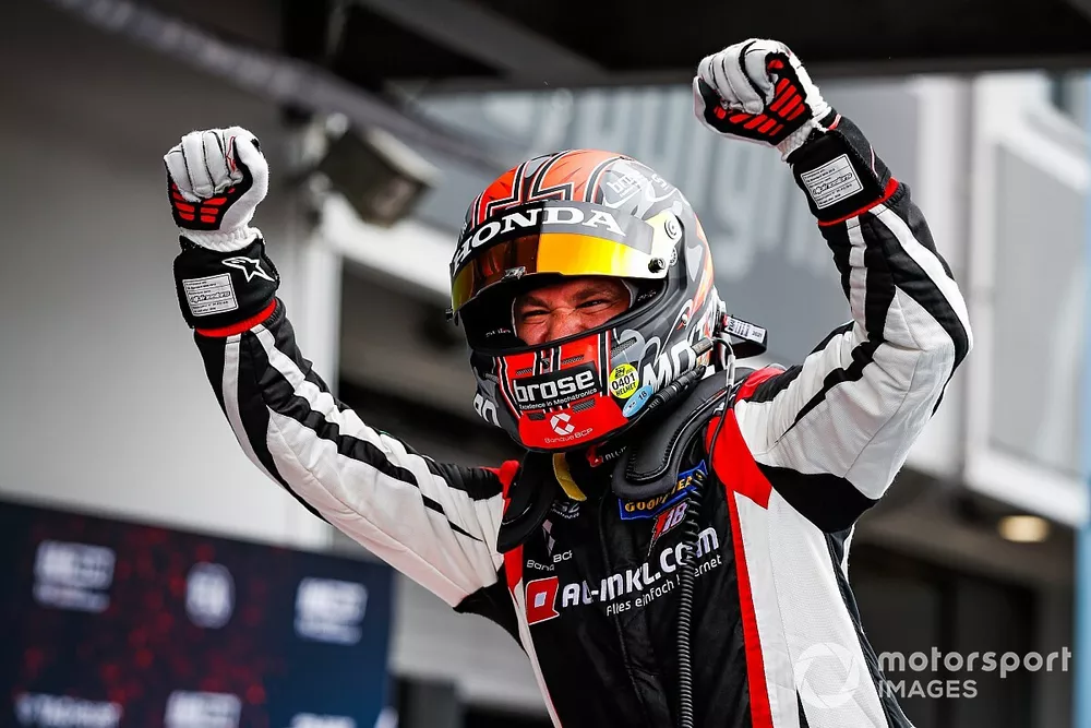 Il vincitore Tiago Monteiro, ALL-INKL.DE M&uuml;nnich Motorsport Honda Civic Type R TCR