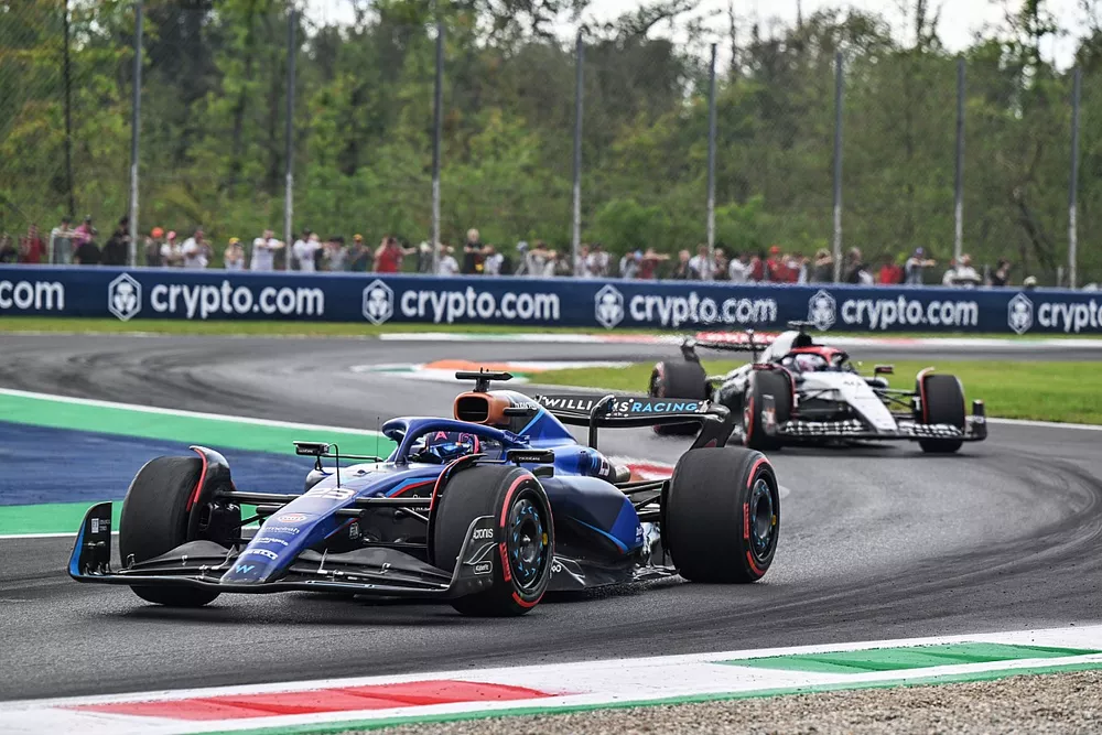 Alex Albon, Williams FW45, Liam Lawson, AlphaTauri AT04
