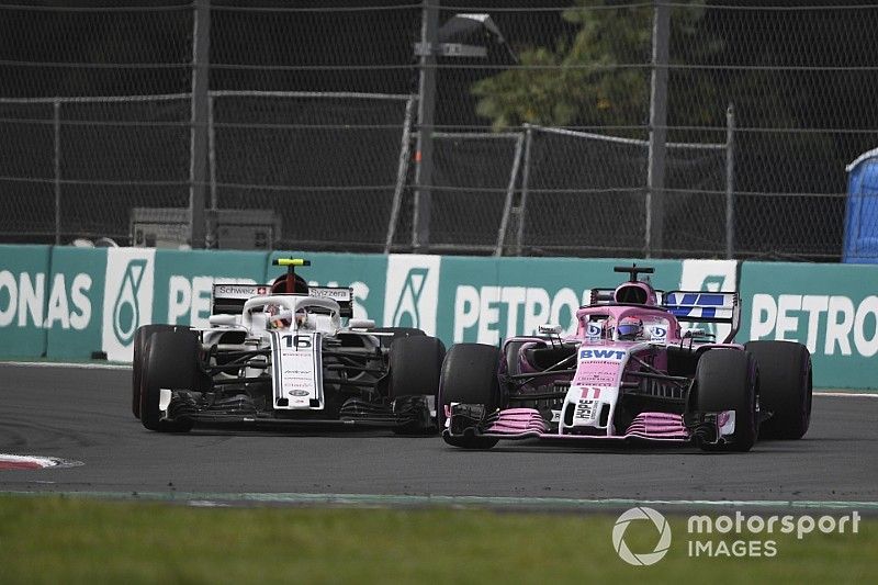 Charles Leclerc, Sauber C37 y Sergio Pérez, Racing Point Force India VJM11 