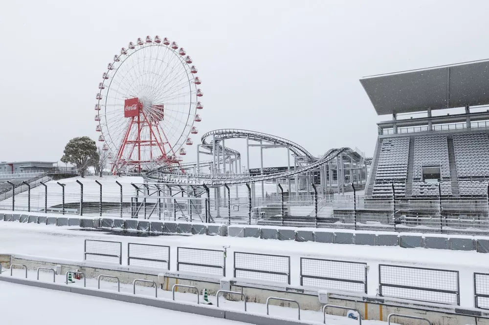 冠雪した鈴鹿サーキット