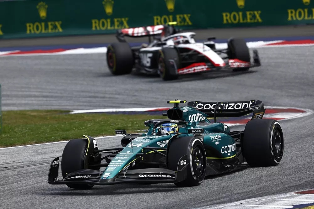 Fernando Alonso, Aston Martin AMR23, Nico Hulkenberg, Haas VF-23
