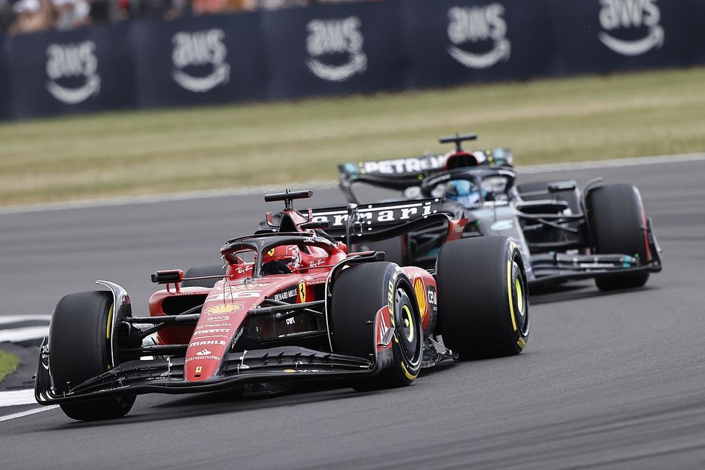 Charles Leclerc, Ferrari SF-23, George Russell, Mercedes F1 W14