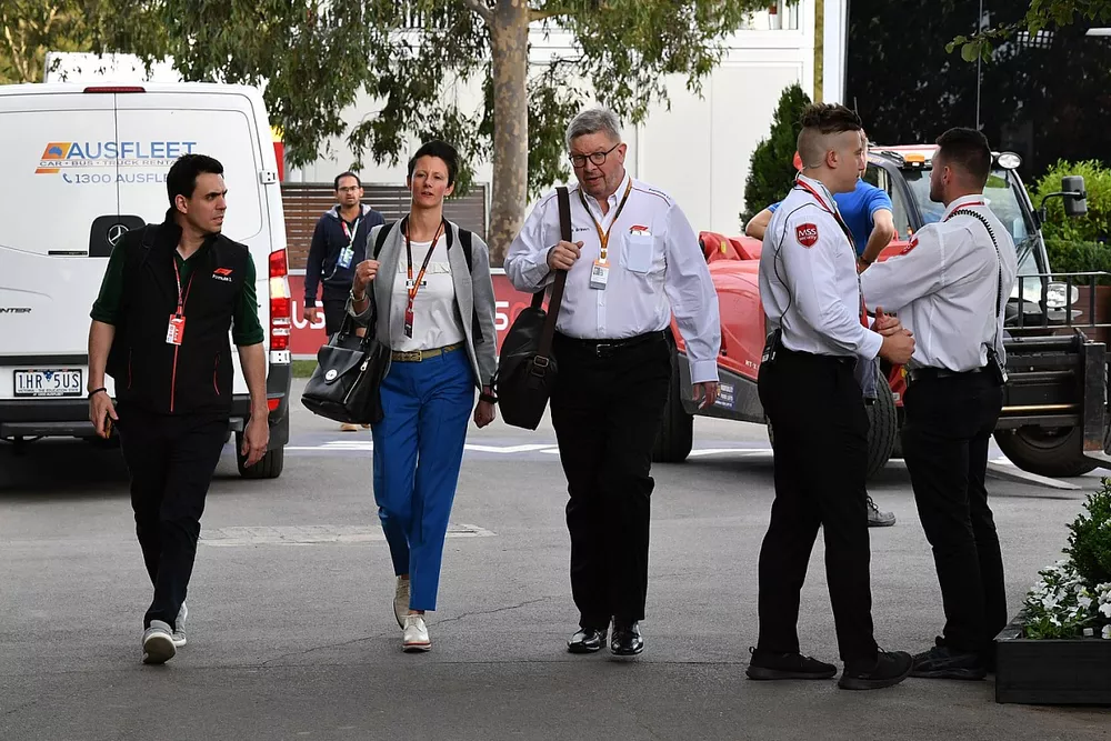 Ross Brawn, manager sportif de la F1, dans le paddock