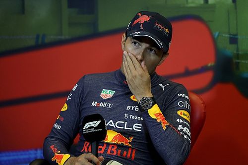 "Verstappen le dio una paliza a Pérez", dice ex compañero de "Checo"
