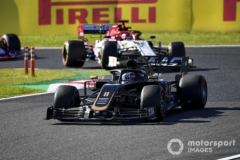 Romain Grosjean, Haas F1 Team VF-19, leads Kimi Raikkonen, Alfa Romeo Racing C38