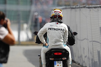 Rosberg over aangeslagen Hamilton: "Heb zo'n lichaamstaal nog nooit gezien"