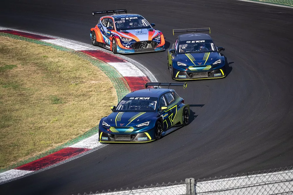 La ola de calor que azot&oacute; Europa este fin de semana fue la protagonista indiscutible de la quinta prueba del FIA ETCR en el Aut&oacute;dromo de Vallelunga