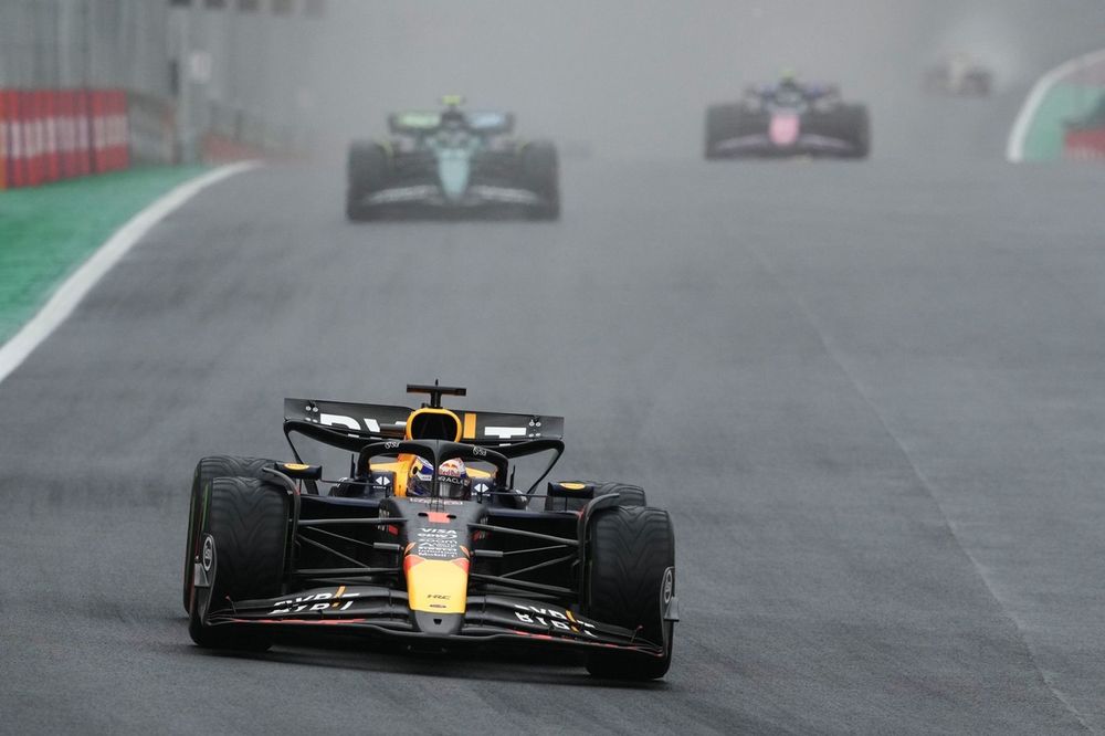 Max Verstappen, Red Bull Racing RB20, Fernando Alonso, Aston Martin AMR24, Pierre Gasly, Alpine A524