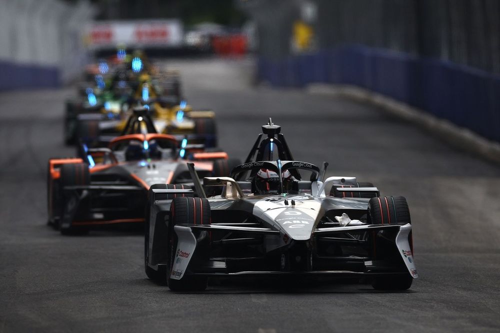 赤旗2回の大波乱！ なんと最後尾スタートのエバンスが大逆転勝利