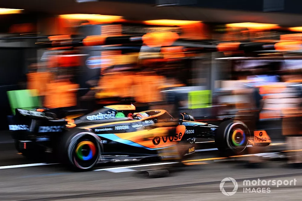 Daniel Ricciardo, McLaren MCL36, makes a pit stop during FP2