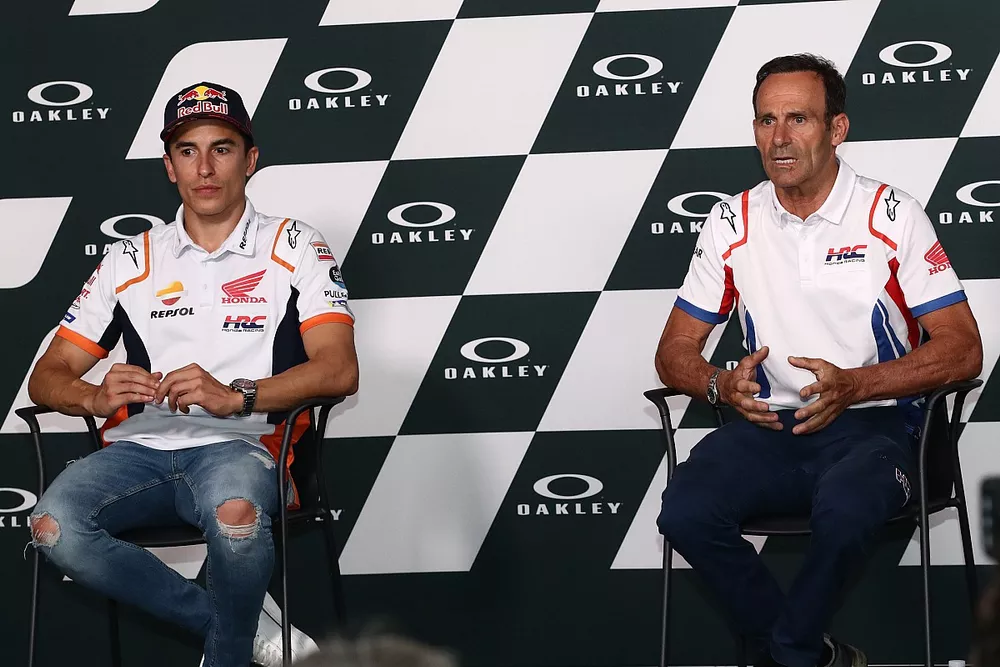 Marc M&aacute;rquez, equipo Repsol Honda, Alberto Puig, director del equipo Repsol Honda