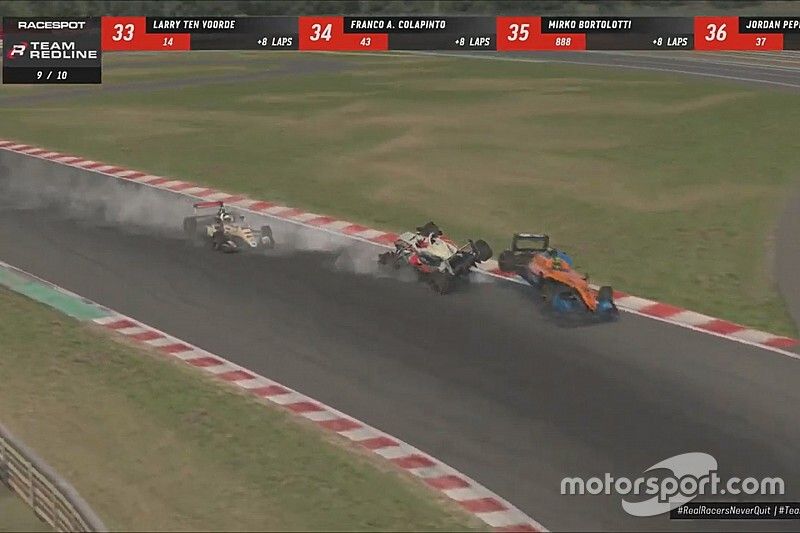 Max Verstappen y Lando Norris colisionan en la carrera Redline Esports.