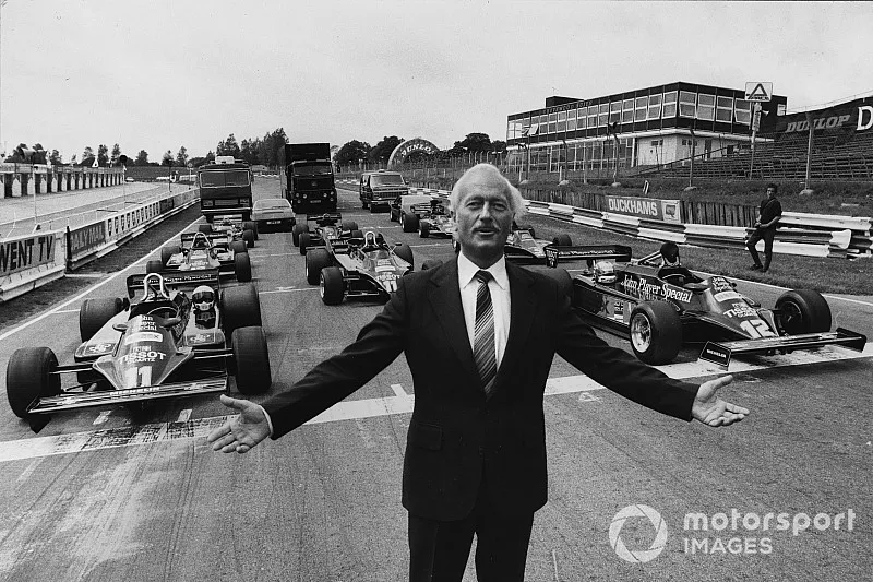 Colin Chapman, Con una parrilla de coches Lotus F1