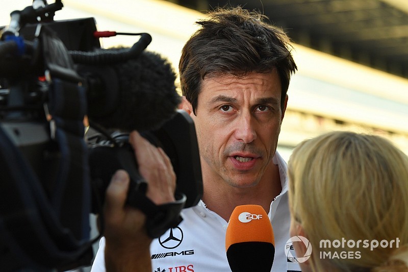Wolff spiega l'ordine di squadra Mercedes: