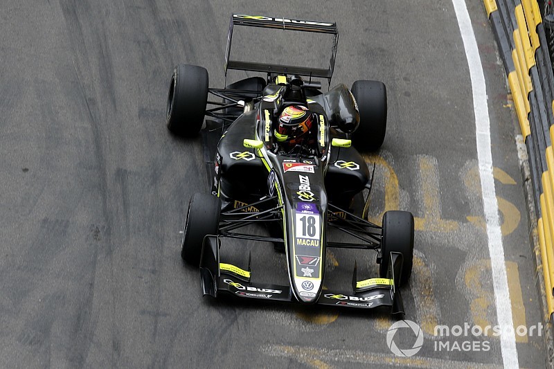 Ilott ébahi d'avoir évité le crash avec Sato