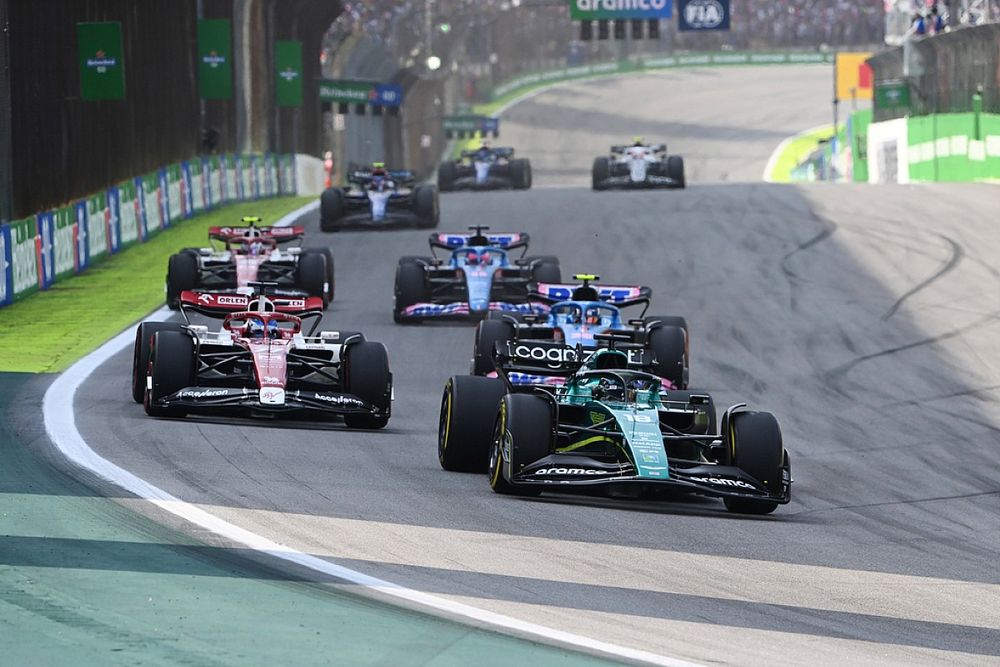 Lance Stroll, Aston Martin AMR22, Valtteri Bottas, Alfa Romeo C42, Esteban Ocon, Alpine A522, Fernando Alonso, Alpine A522, Zhou Guanyu, Alfa Romeo C42