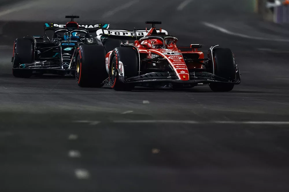 Charles Leclerc, Ferrari SF-23, George Russell, Mercedes F1 W14