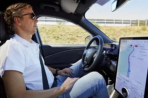 Ford presenta el primer coche que se puede conducir sin manos en Espa&ntilde;a
