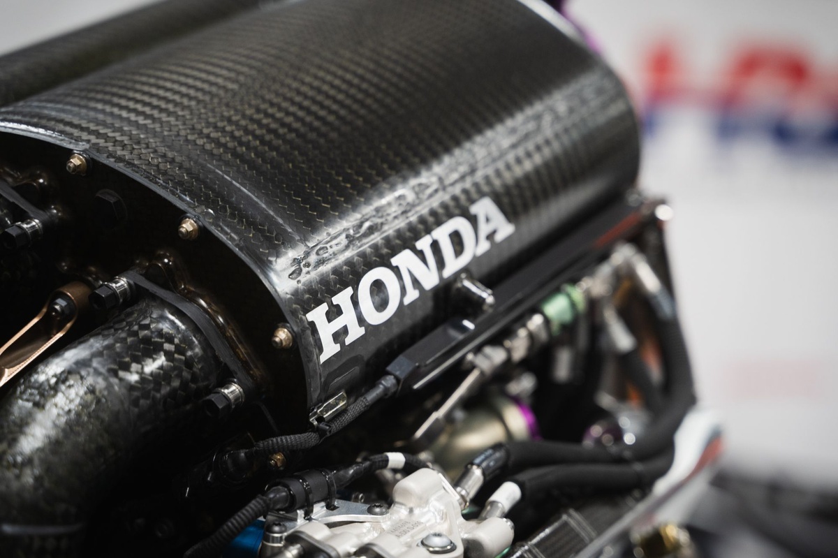 F1 アストンマーティン 実車 ボディ パーツ 本物 アロンソ HONDAホンダ fernando-alonso-mclaren-mp4-30.jpg