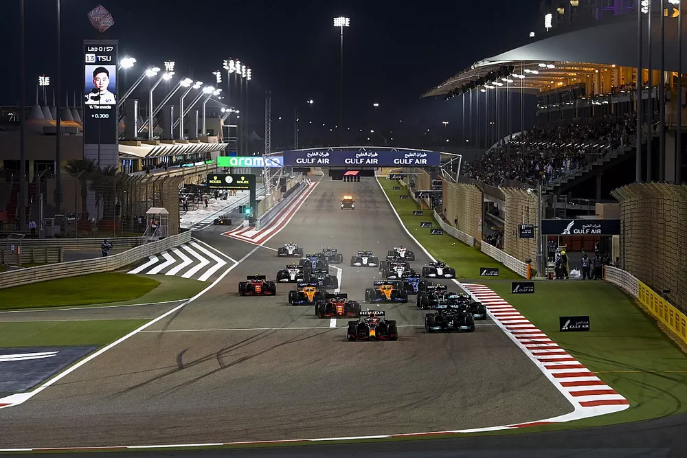 Max Verstappen, Red Bull Racing RB16B Lewis Hamilton, Mercedes W12, Valtteri Bottas, Mercedes W12 et Charles Leclerc, Ferrari SF21 au d&eacute;part de la course