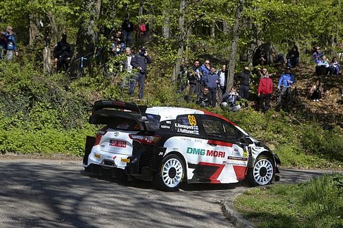 Toyota trzyma się planu