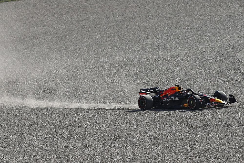 Verstappen expects “a lot of crashes” when F1 ditches tyre blankets