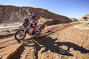 Melot goni czołową tr&oacute;jkę