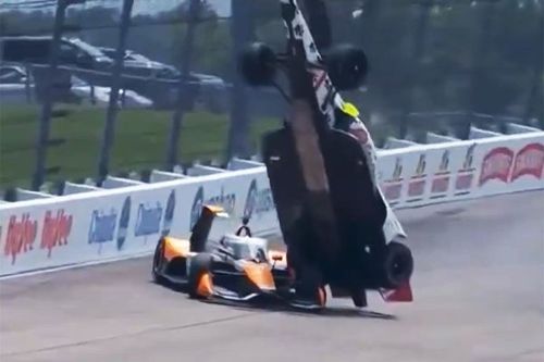 Kirkwood retira sus críticas a Rossi y Robb por el gran choque de Iowa