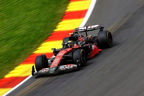 Alpine realiza cambios en su coche en Bélgica tratando de recuperar terreno