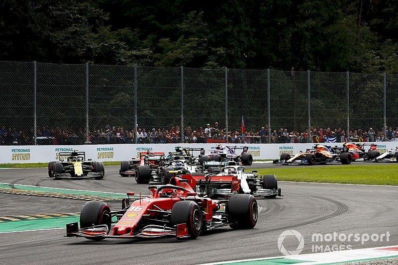 Charles Leclerc, Ferrari SF90 leads Lewis Hamilton, Mercedes AMG F1 W10, Valtteri Bottas, Mercedes AMG W10 and Sebastian Vettel, Ferrari SF90 at the start of the race